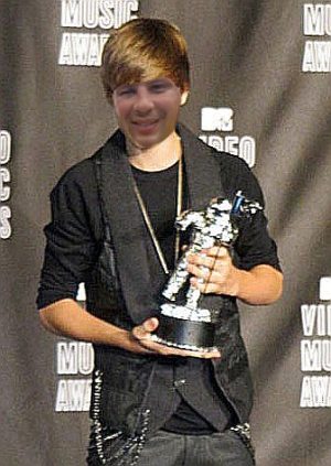 Dr. Lottmann accepting the Debut Single of the Year award at the MTV Video Music Awards. This was  Lottmanns last public appearance as Big Lots.